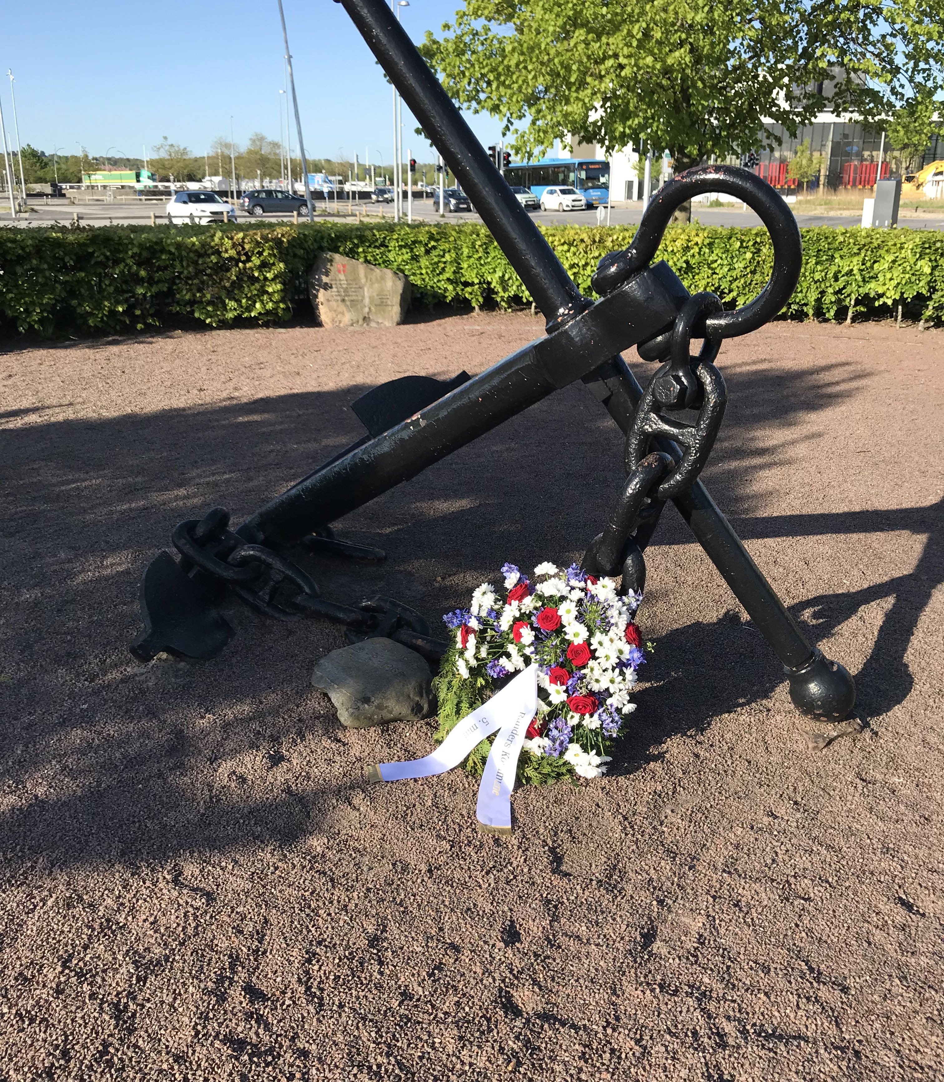 Krans ved mindeankeret på Randers Havn