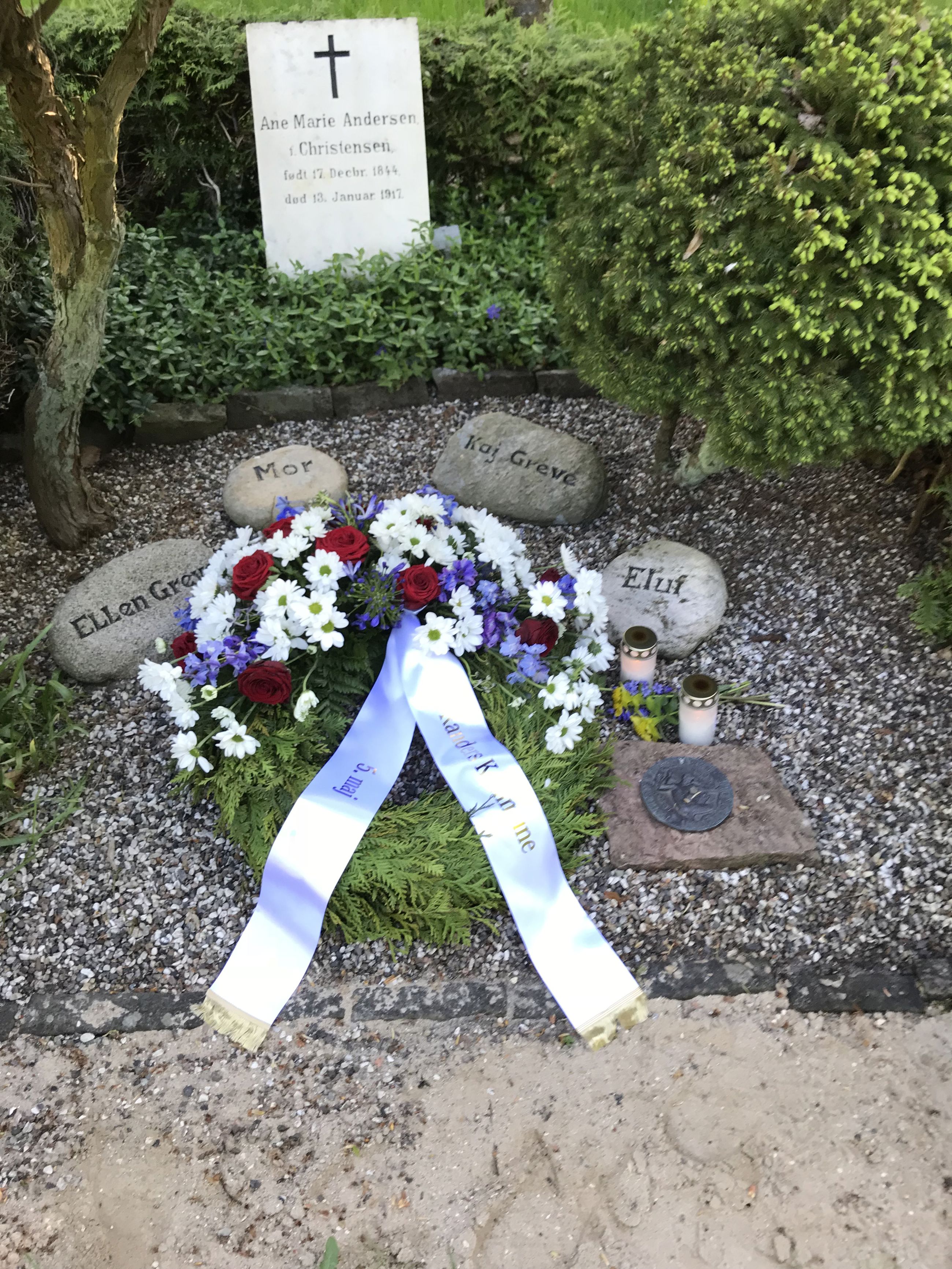 Krans ved frihedskæmpergraven for Eluf Djørup Andersen på Østre Kirkegård