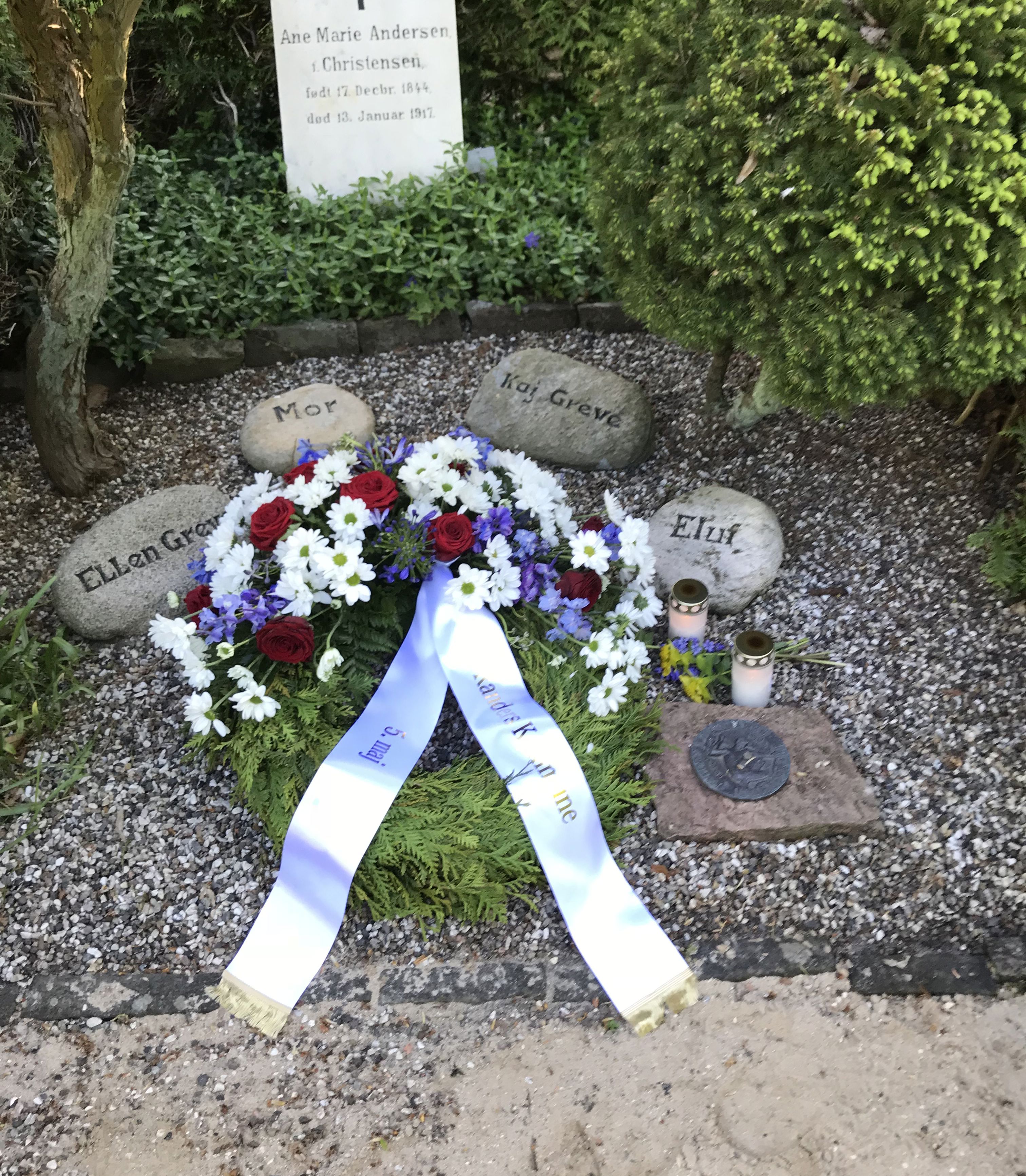 Krans ved frihedskæmpergraven for Eluf Djørup Andersen på Østre Kirkegård
